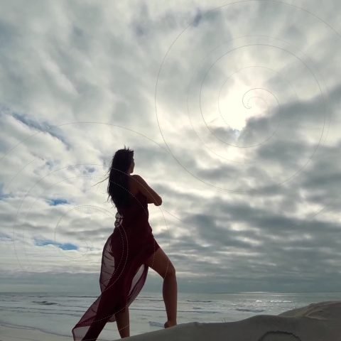 VIDEO - Model in wide sky view. Model: Maria do Mar